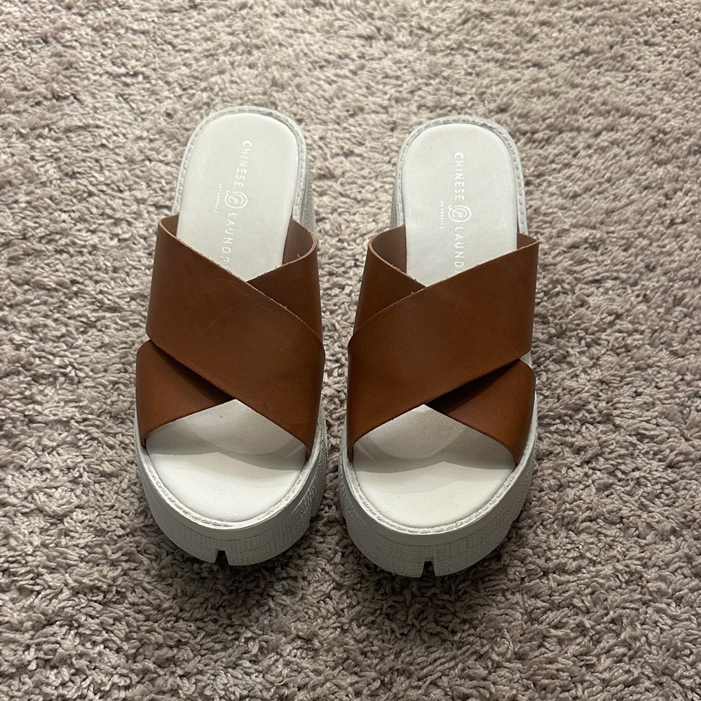Chinese Laundry white and brown platform sandals Sz 8.5